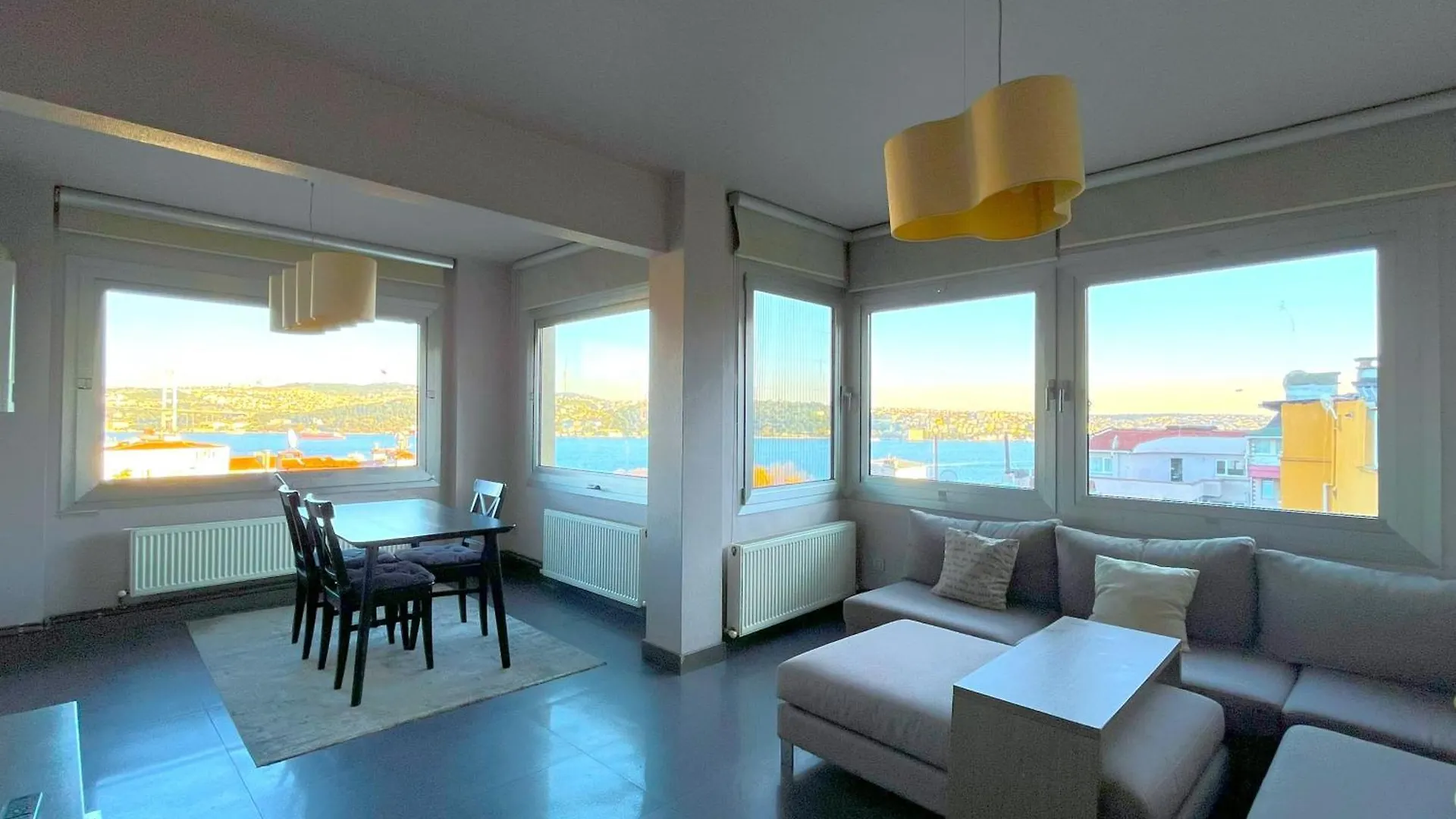 Stylish Apartment With Bosphorus View In Besiktas 伊斯坦布尔